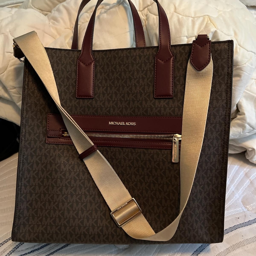 Micheal Kohrs Large Tote - Picture 2 of 7